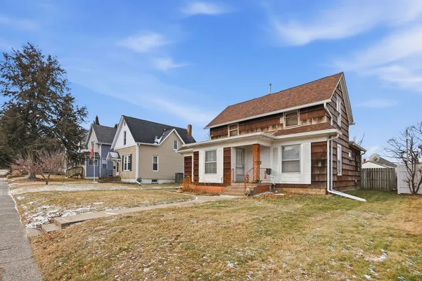 $99,900 | 411 39th Street, Moline, IL 61265