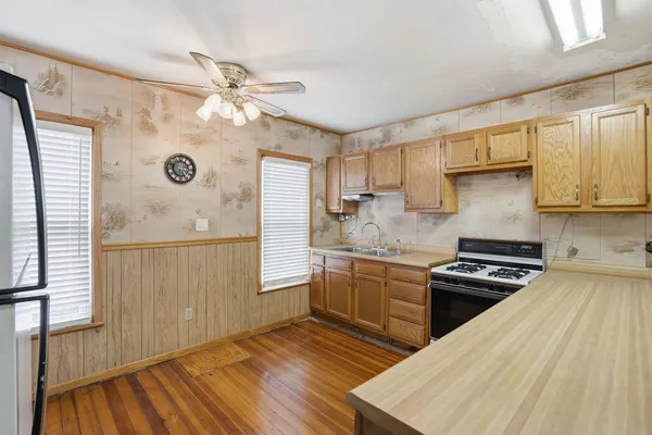 $99,900 | 411 39th Street, Moline, IL 61265