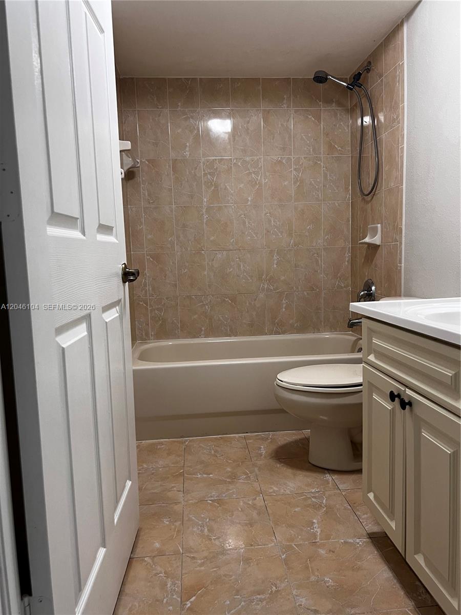 13802 Southwest 276th Street Homestead, FL 33032 - Photo 16 of 23 Full bathroom downstairs