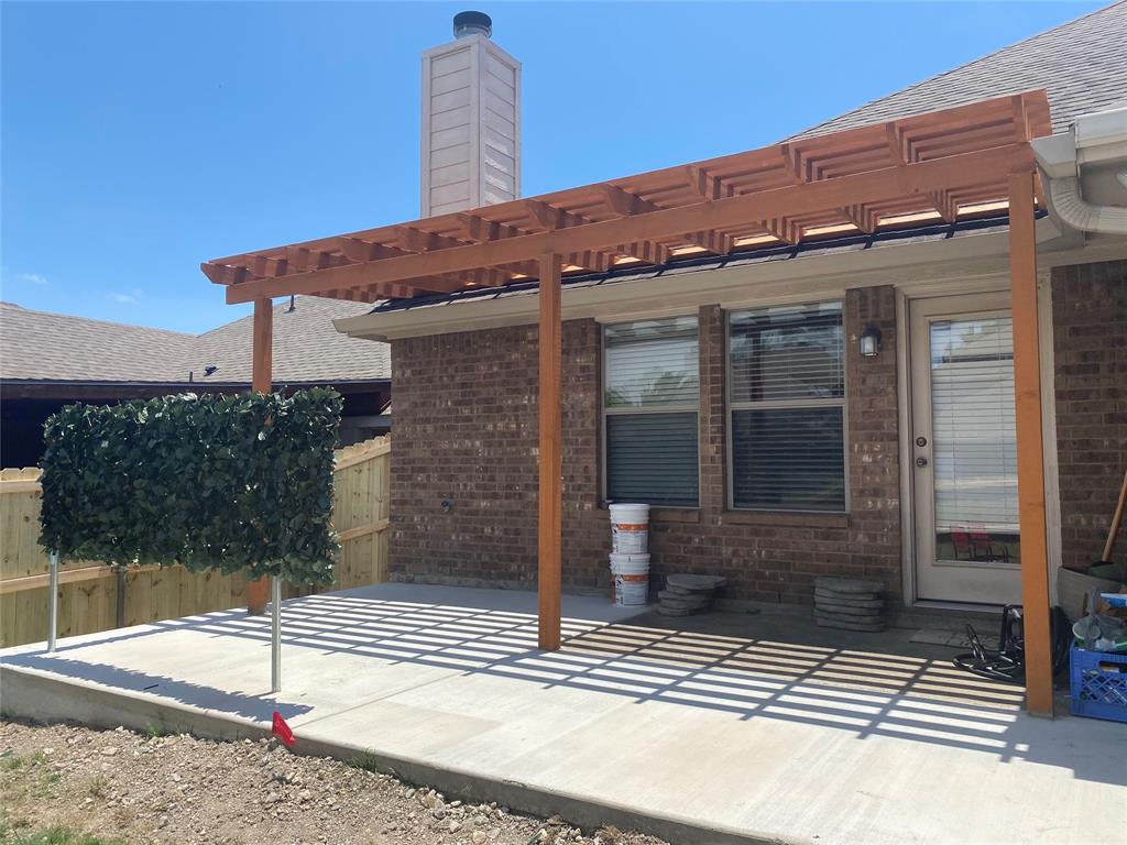 204 Dancing Light Lane Red Oak, TX 75154 - Photo 3 of 21 a view of a building
