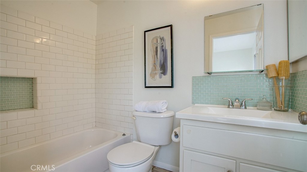 305 East Valencia Avenue, Unit R Burbank, CA 91502 - Photo 17 of 21
