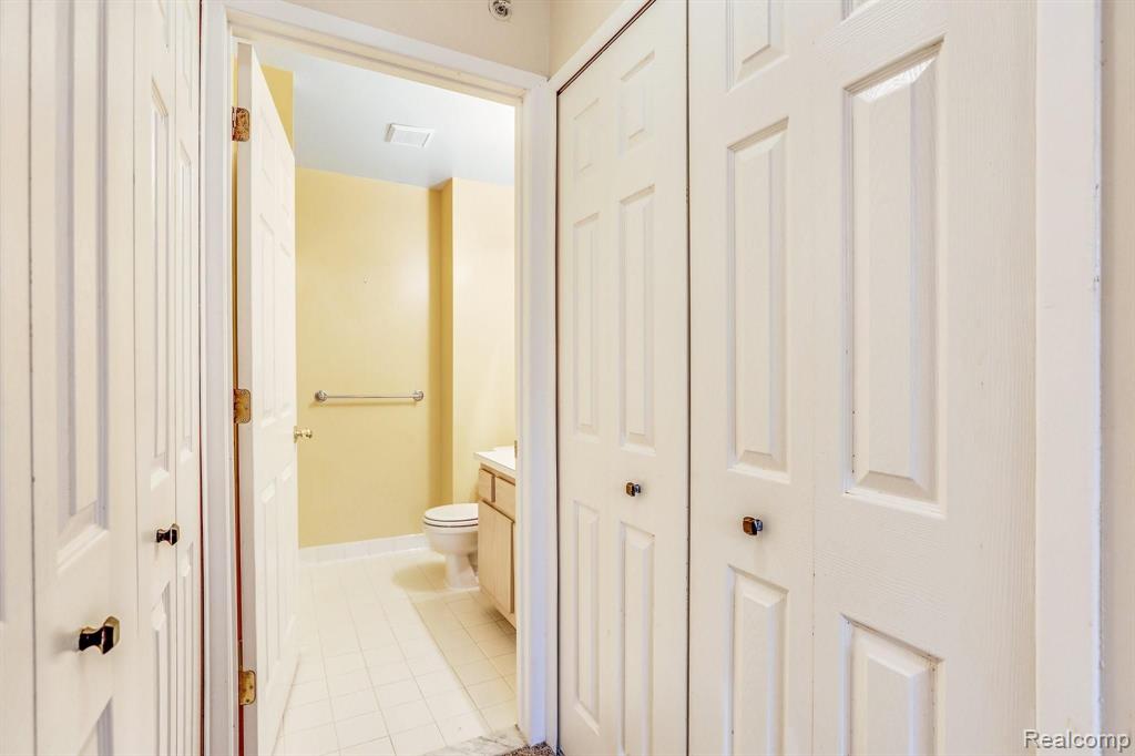 22210 Cape Cod Way Farmington Hills, MI 48336 - Photo 19 of 26