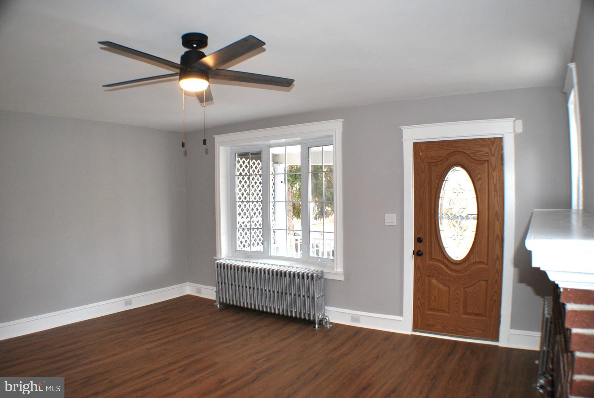 125 East Avon Road Brookhaven, PA 19015 - Photo 2 of 42 Living room