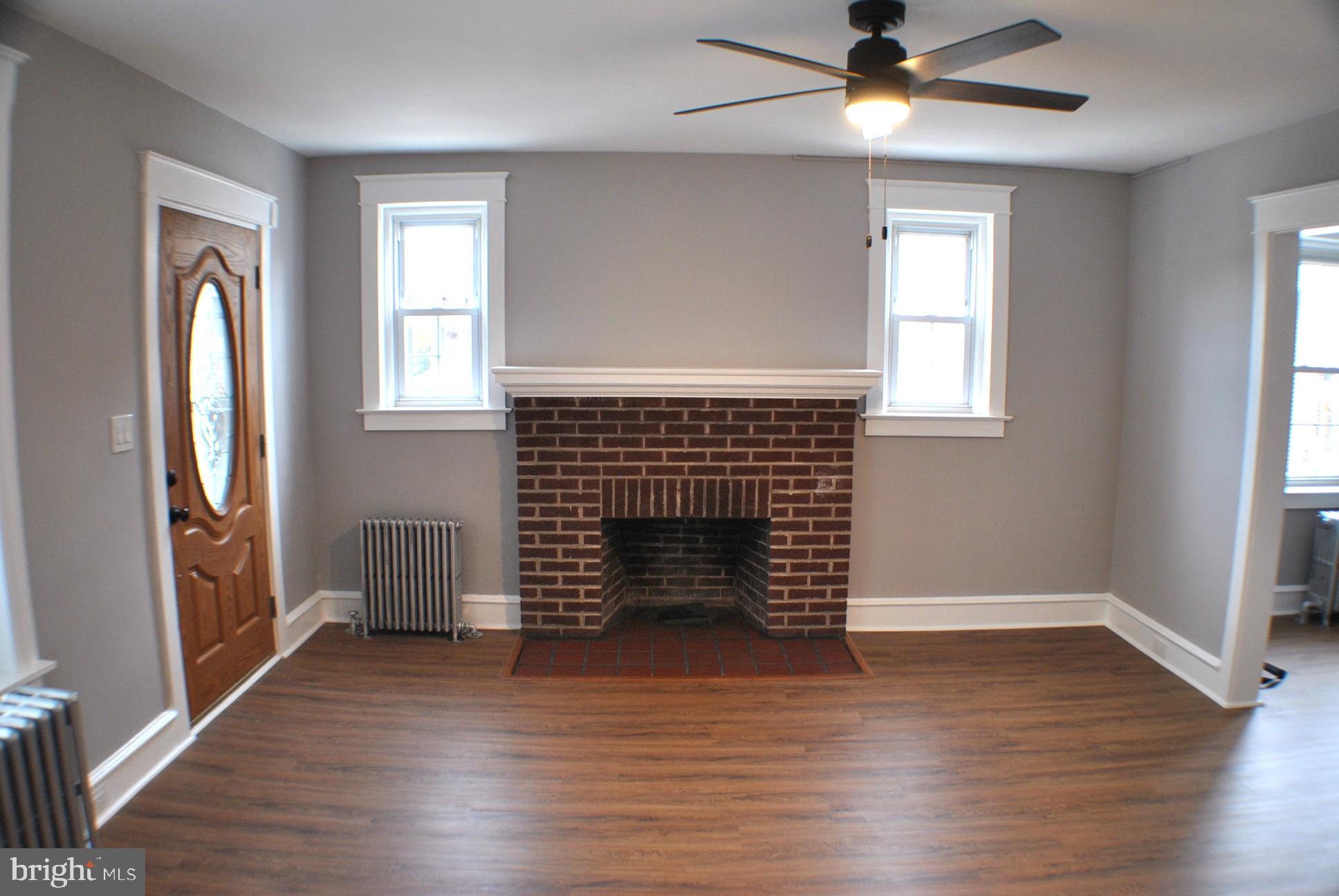 125 East Avon Road Brookhaven, PA 19015 - Photo 4 of 42 Living room