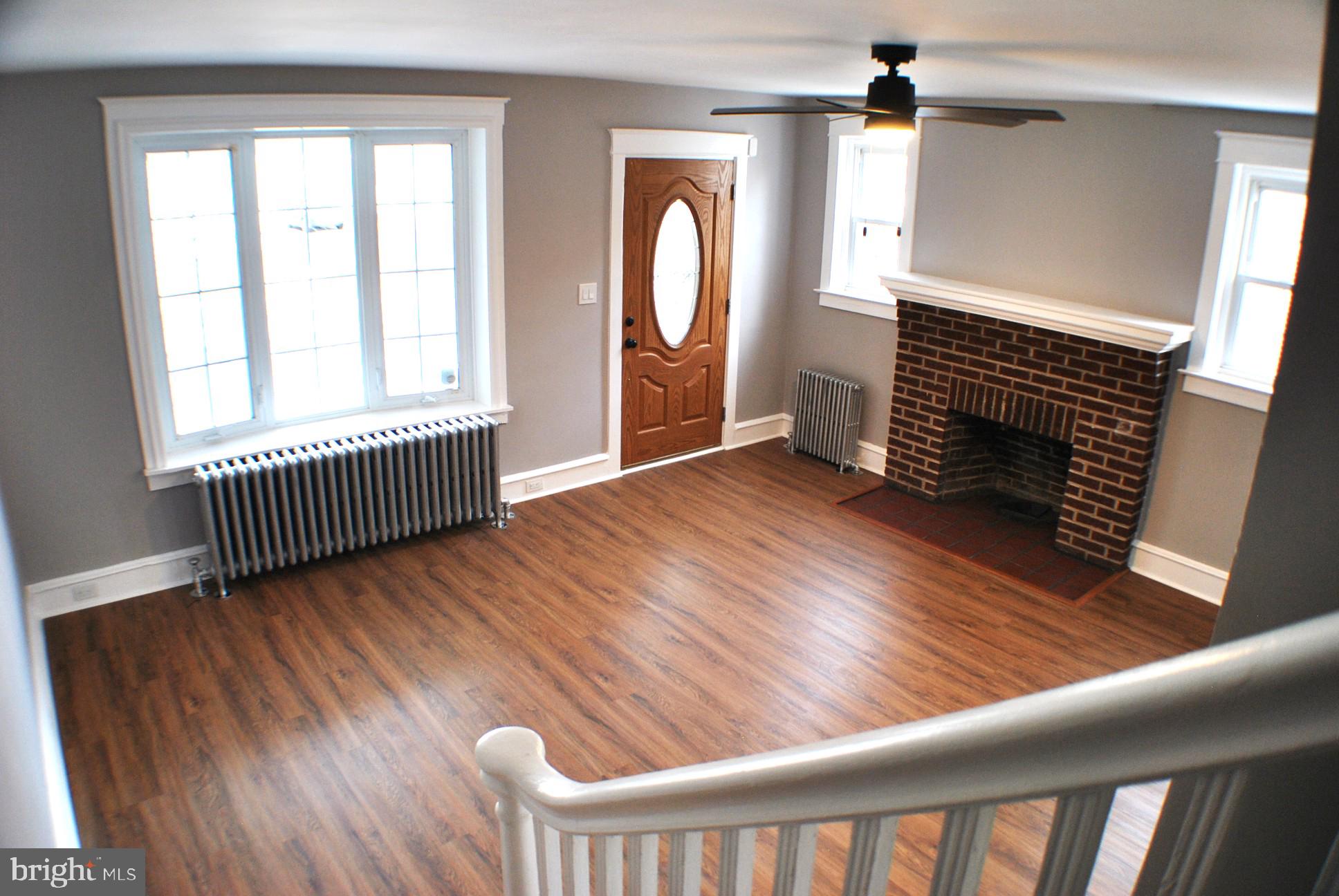 125 East Avon Road Brookhaven, PA 19015 - Photo 5 of 42 Living room