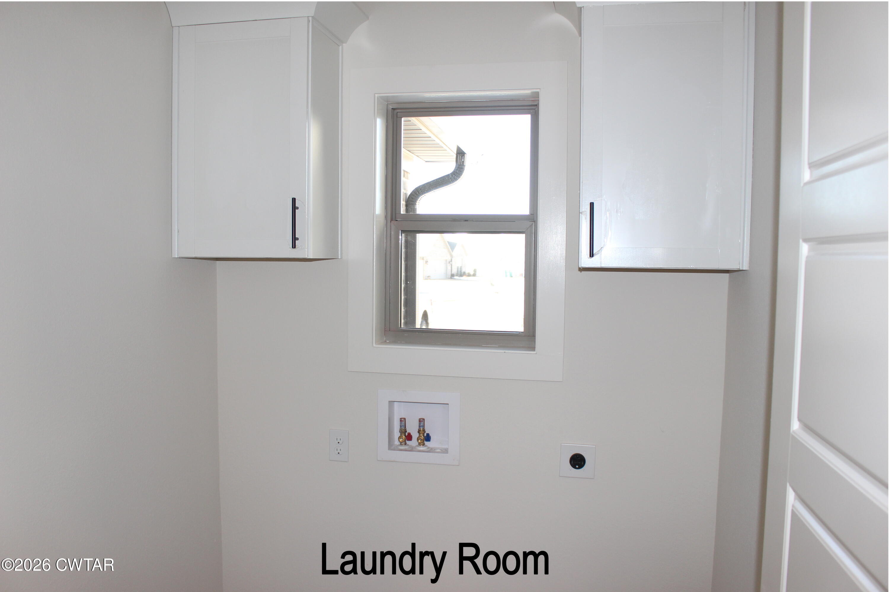 148 Calumet Cove Medina, TN 38355 - Photo 8 of 21 a view of an entryway with a window