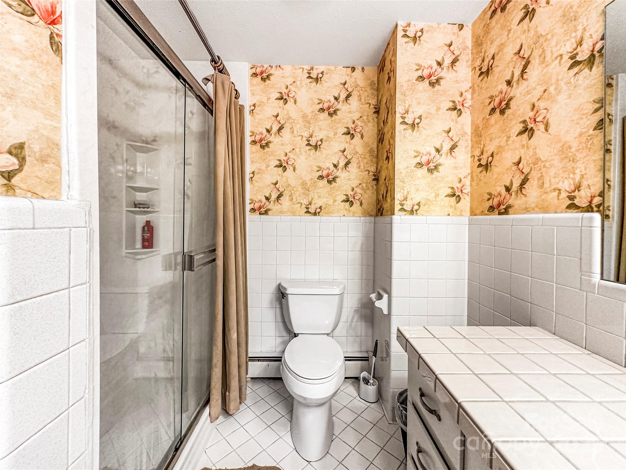 200 Woodside Drive Morganton, NC 28655 - Photo 26 of 48 a bathroom with a toilet a sink and shower
