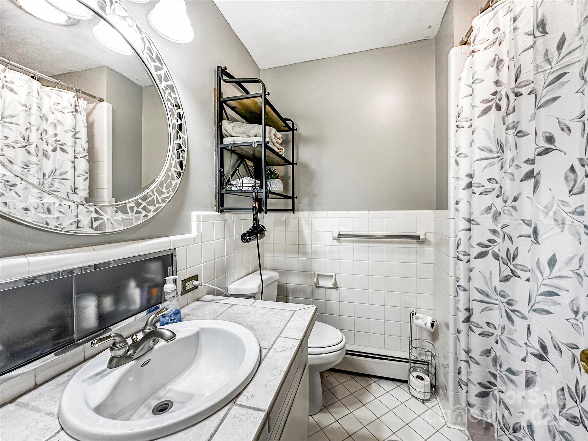 200 Woodside Drive Morganton, NC 28655 - Photo 33 of 48 a bathroom with a sink toilet and shower