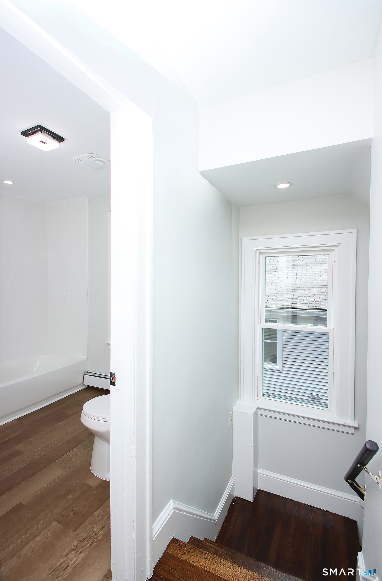 217 Ledgeside Avenue Waterbury, CT 06708 - Photo 16 of 24 a bathroom with a bathtub and a toilet