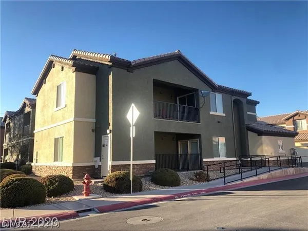 $1,700 | 8324 West Charleston Boulevard, Unit 1010, Las Vegas, NV 89117