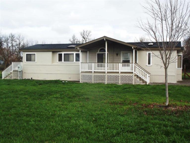 903 West Justice Road Central Point, OR 97502 - Photo 1 of 25 Primary Photo