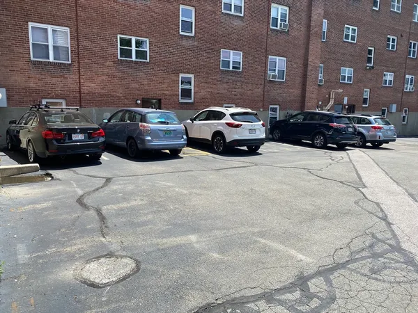 $2,600 | 2012 Commonwealth Avenue, Unit 1D, Boston, MA 02135
