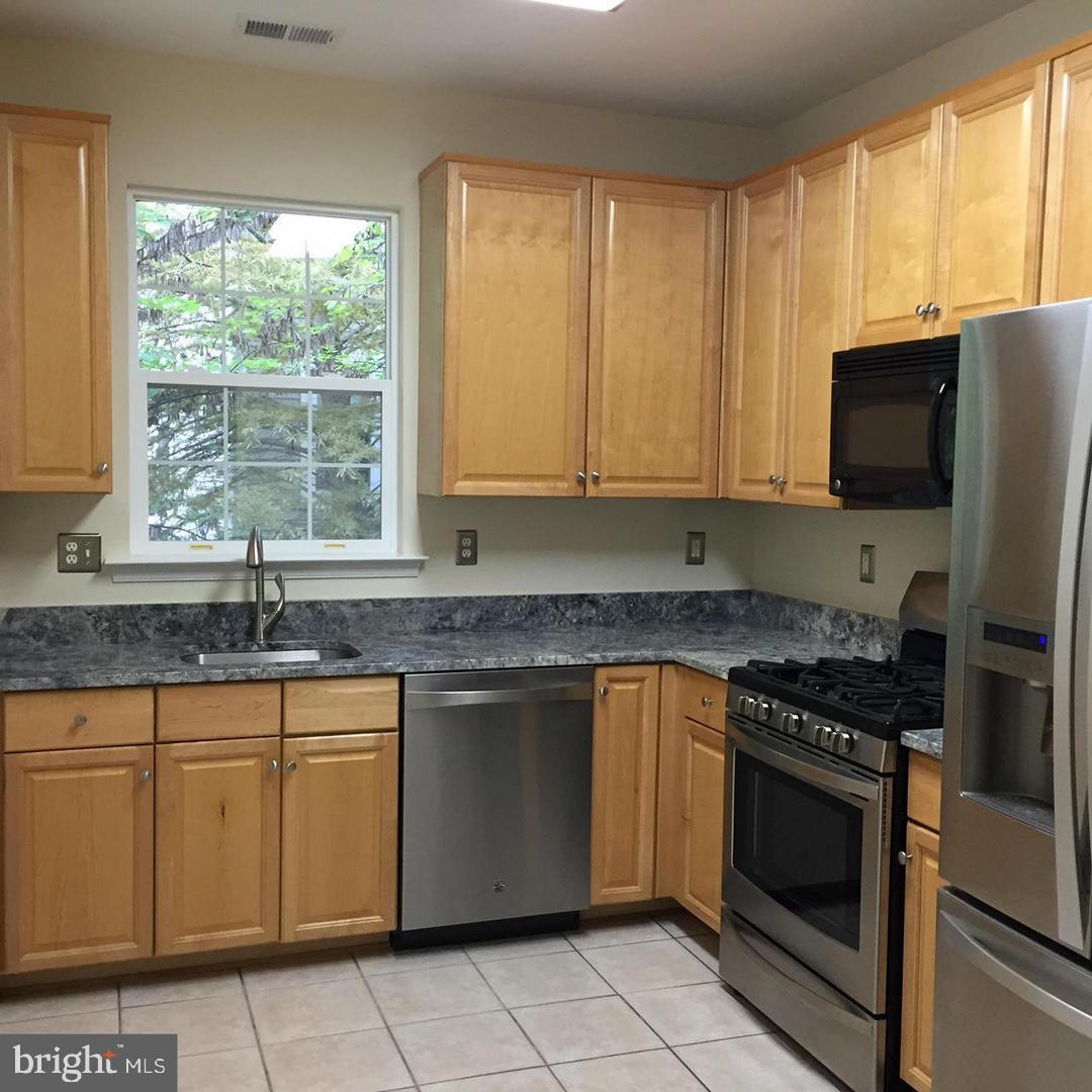 11402 E Gate Hill Place, Unit E Reston, VA 20194 - Photo 4 of 18