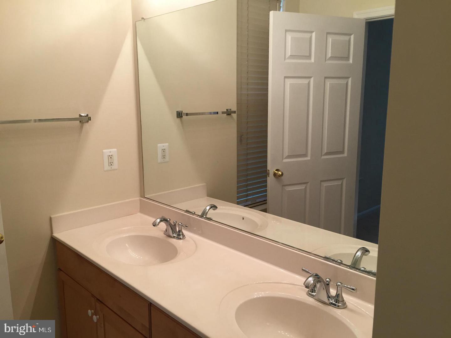 11402 E Gate Hill Place, Unit E Reston, VA 20194 - Photo 8 of 18