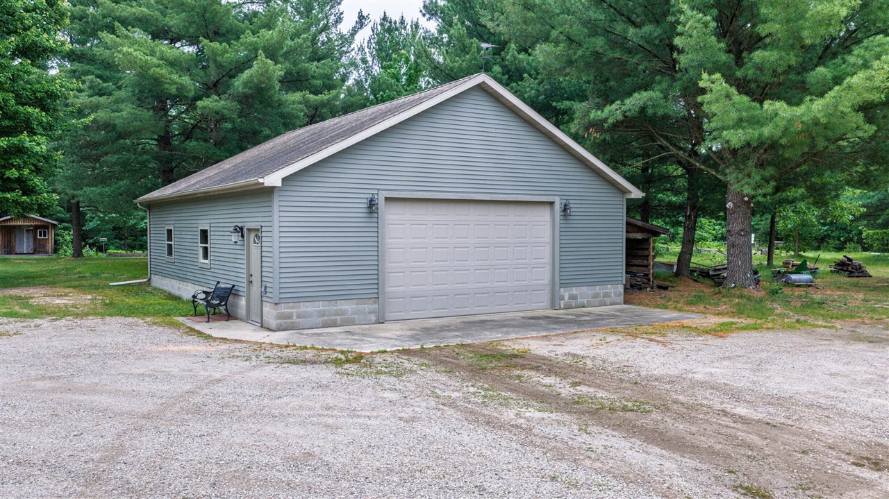 6068 South 142nd Avenue Rothbury, MI 49452 - Photo 3 of 45