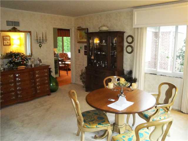 3930 Woodbridge Road Columbus, OH 43220 - Photo 4 of 12
