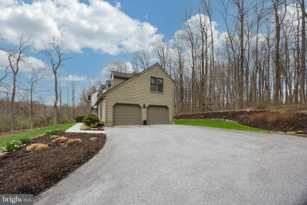 $915,000 | 32 McLeod Pond Road, Glenmoore, PA 19343