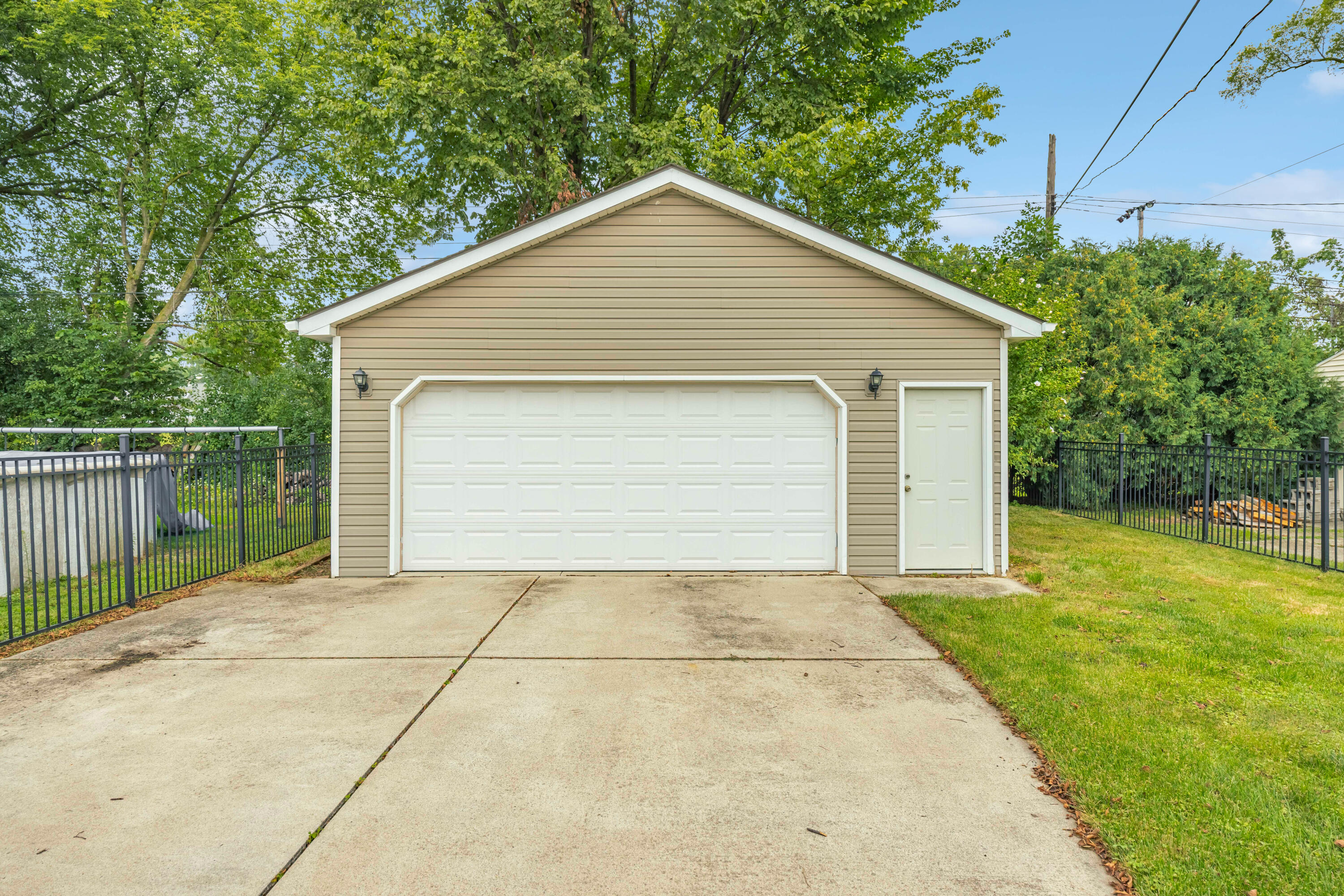 2100 Harvard Road Berkley, MI 48072 - Photo 35 of 40 036 - 2100 Harvard - OnDemandPixPhotogra