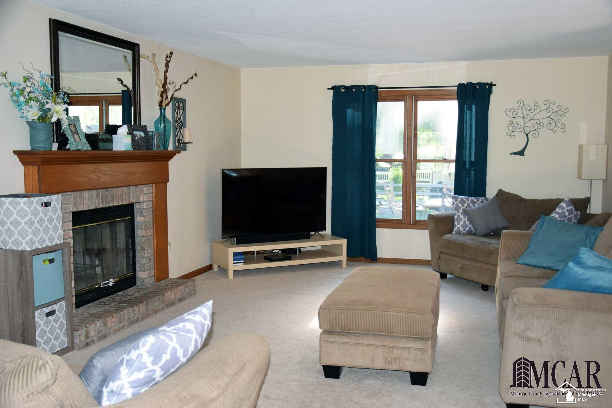 6761 Lockmill Road Temperance, MI 48182 - Photo 4 of 34 Family Room