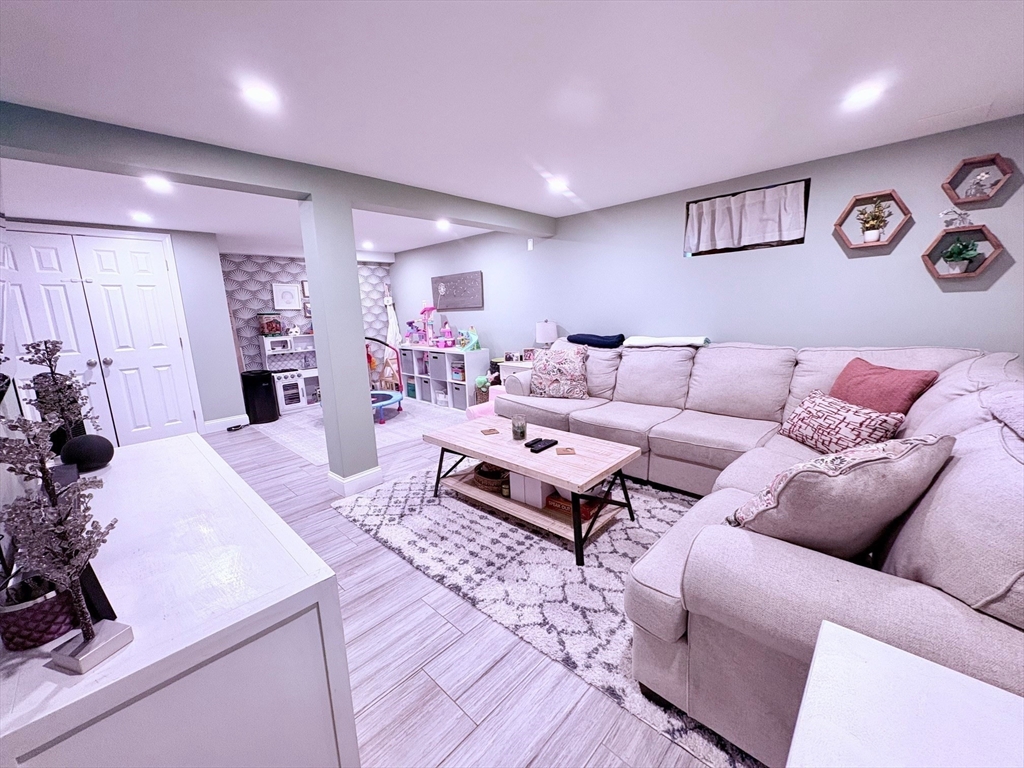 14 Sheridan Road Wilmington, MA 01887 - Photo 14 of 23 Gallery Image 14