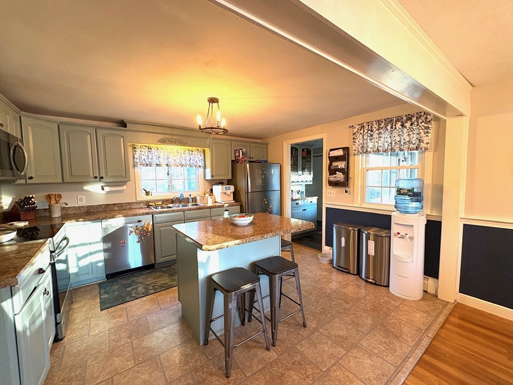 14 Sheridan Road Wilmington, MA 01887 - Photo 2 of 23 Gallery Image 2