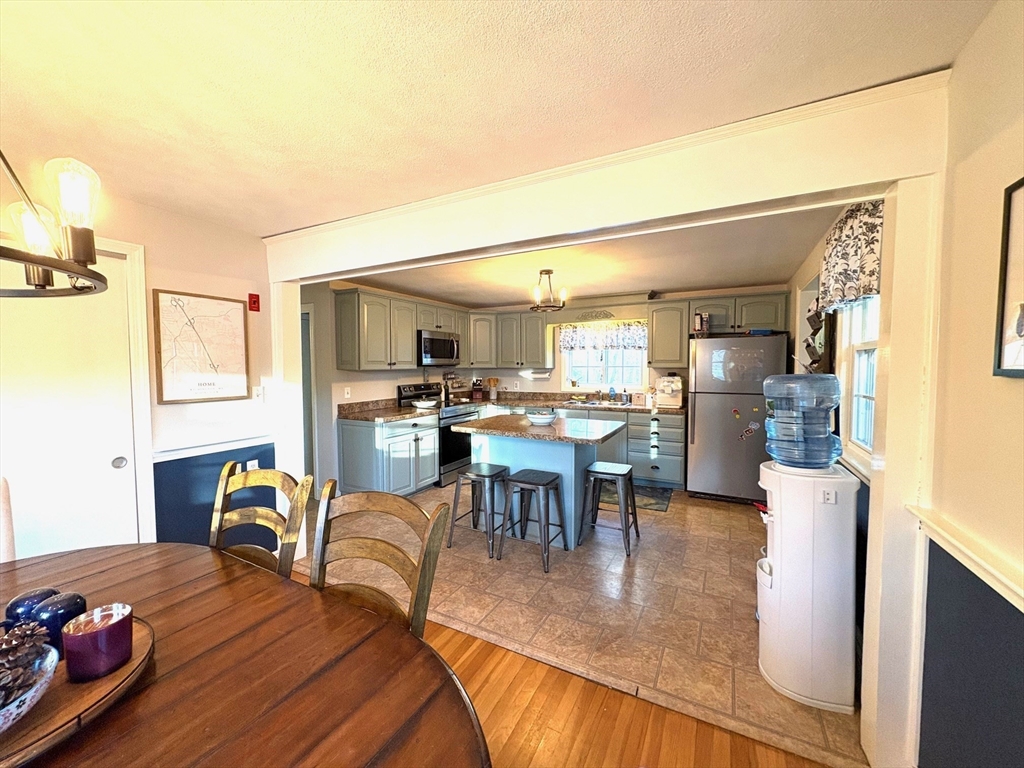 14 Sheridan Road Wilmington, MA 01887 - Photo 3 of 23 Gallery Image 3
