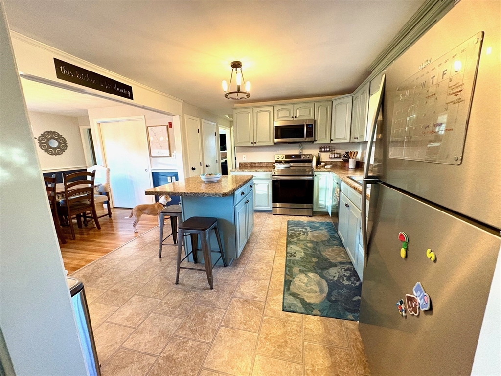 14 Sheridan Road Wilmington, MA 01887 - Photo 5 of 23 Gallery Image 5