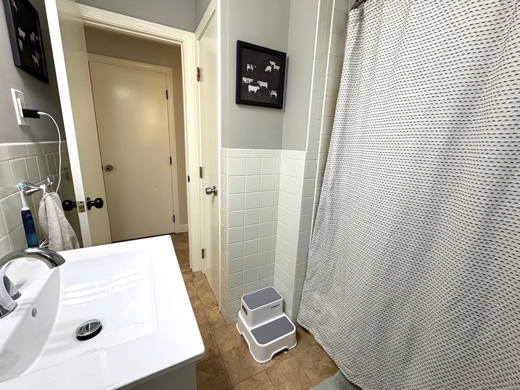 14 Sheridan Road Wilmington, MA 01887 - Photo 10 of 23 Gallery Image 10
