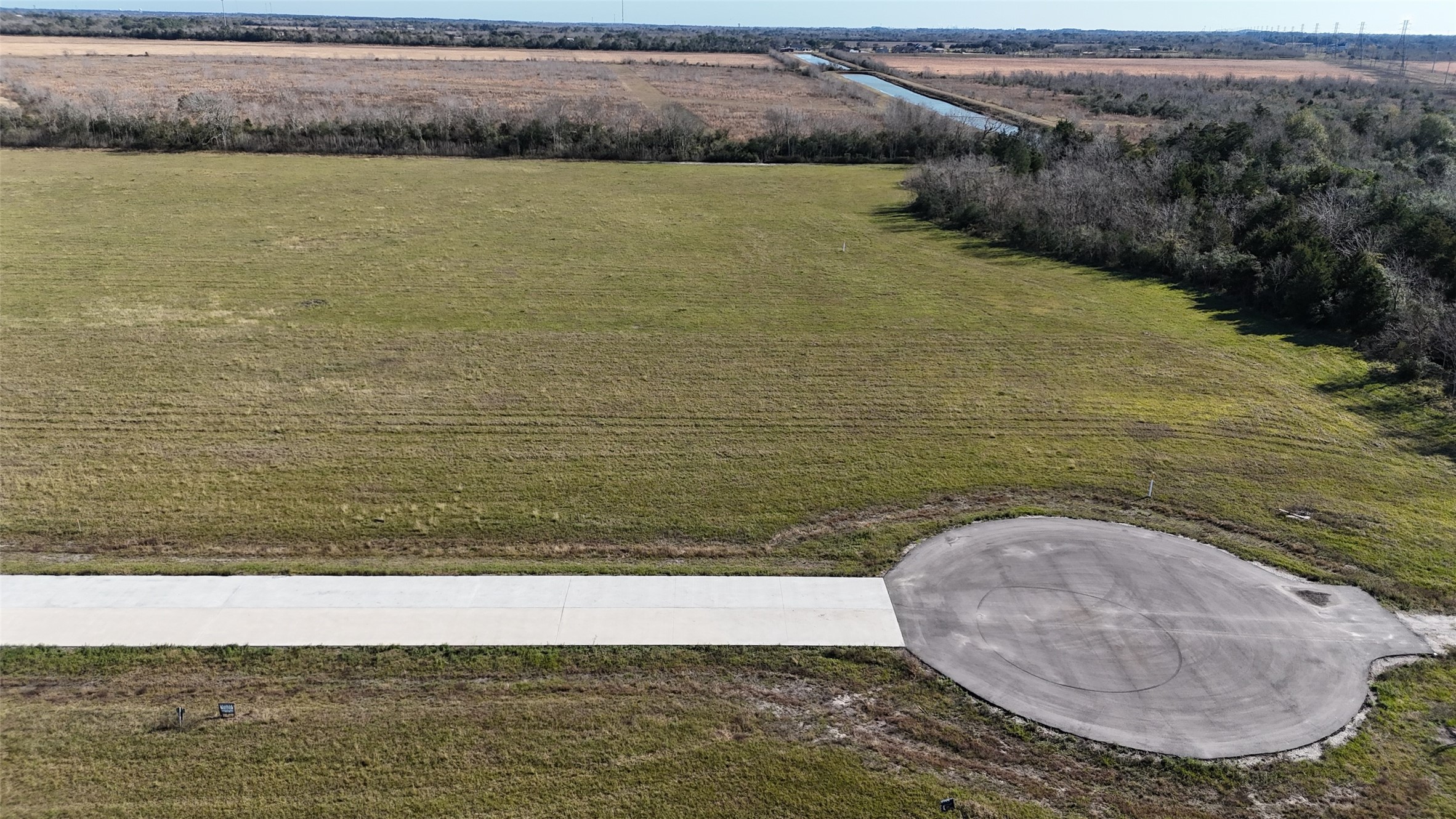 1610 Rymal Road Alvin, TX 77511 - Photo 3 of 7 a view of outdoor space and space