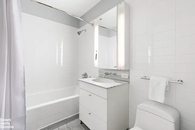 $3,150,000 | 520 West 19th Street, Unit 6C | Chelsea