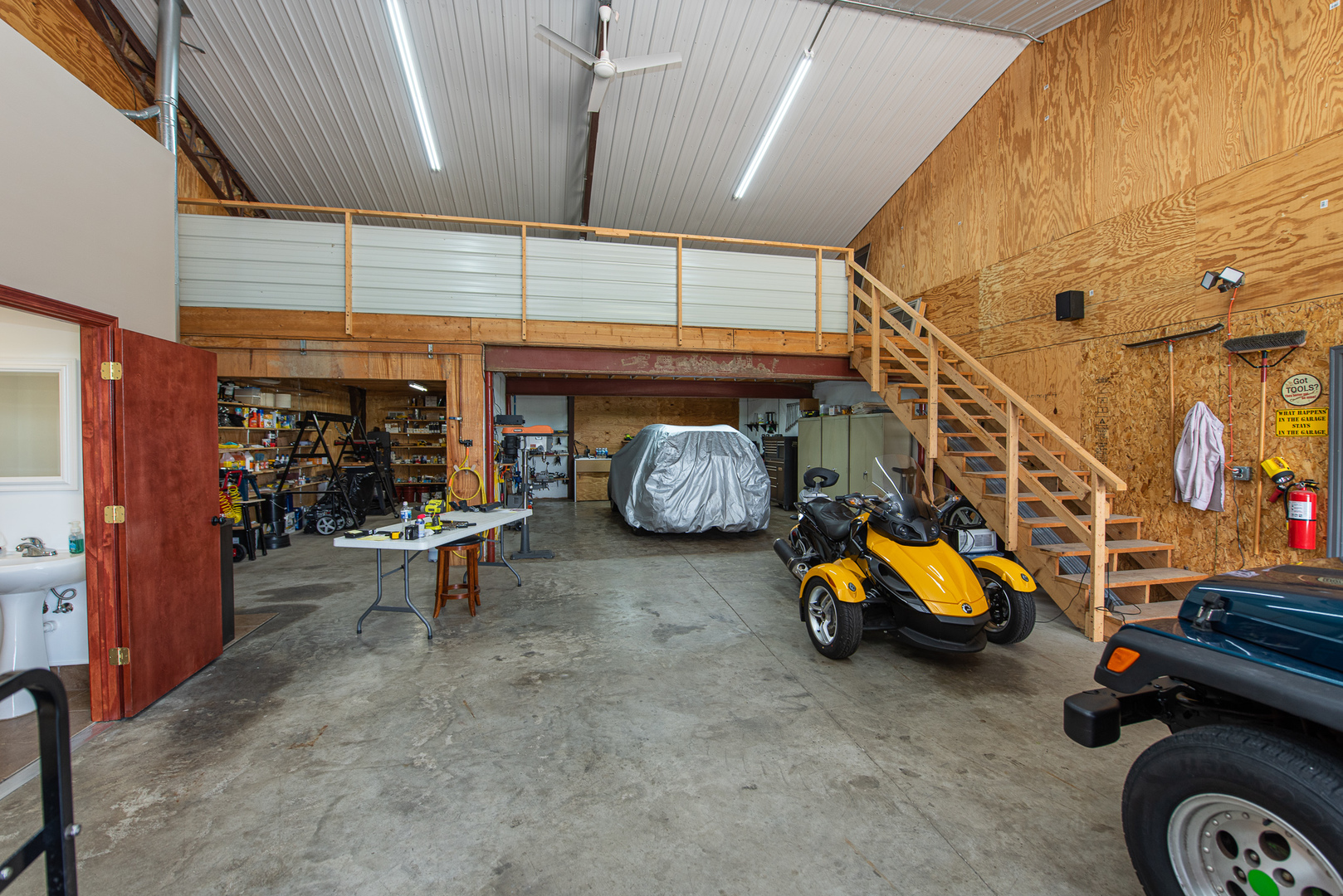 19657 West Sharp Road Elwood, IL 60421 - Photo 51 of 64 a view of a room with gym equipment
