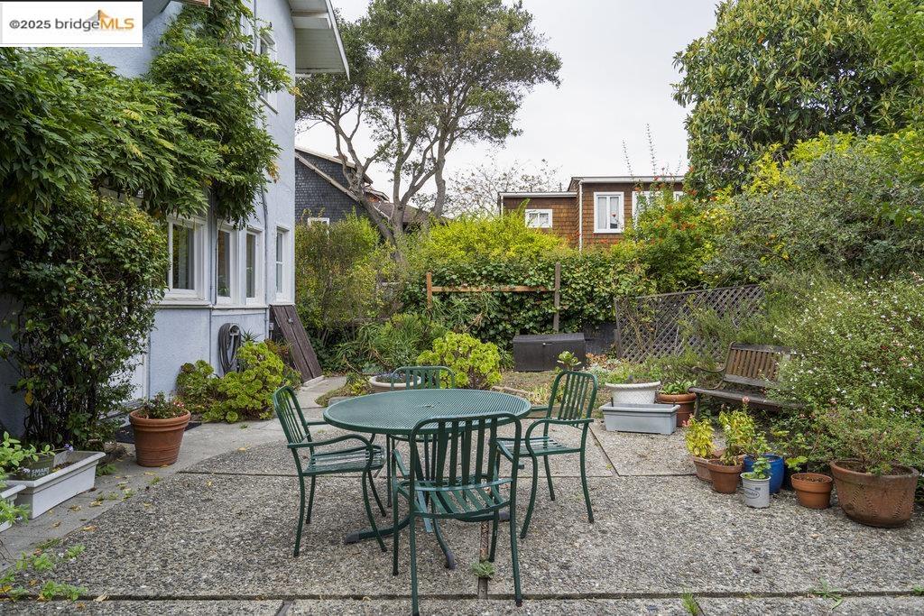 2587 Piedmont Avenue, Unit 3 Berkeley, CA 94704 - Photo 29 of 33 a view of a patio with table and chairs and potted plants