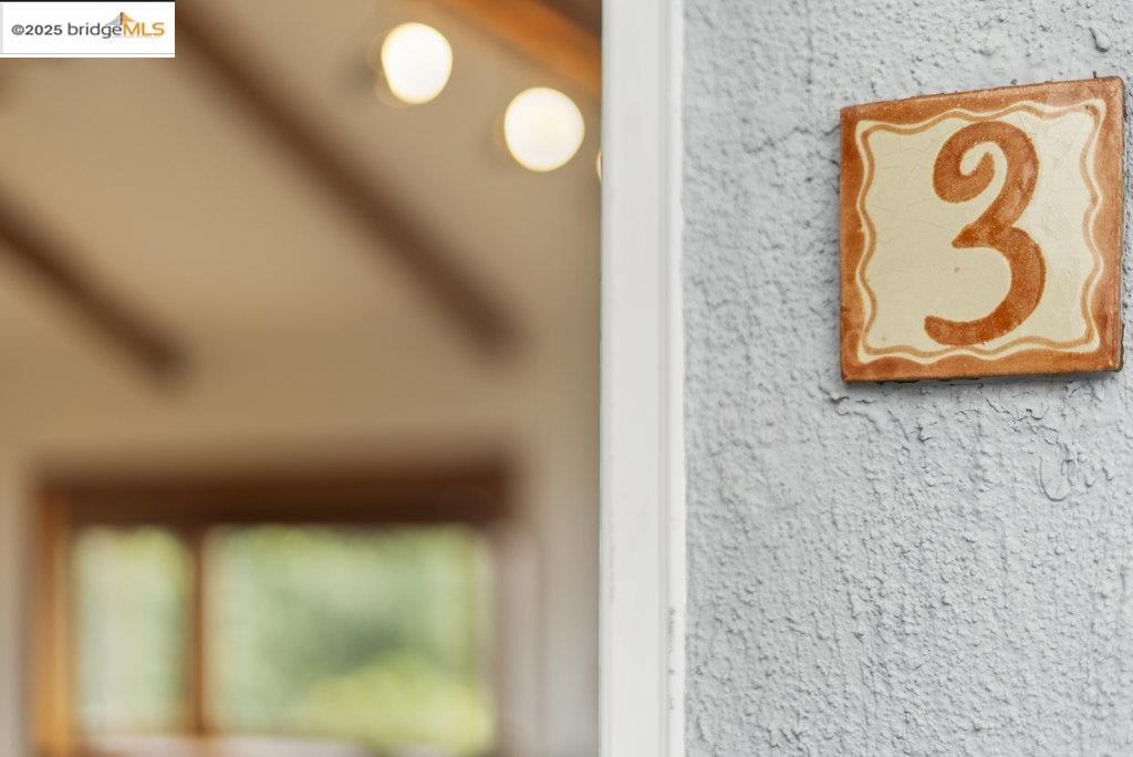 2587 Piedmont Avenue, Unit 3 Berkeley, CA 94704 - Photo 3 of 33 a view of entryway