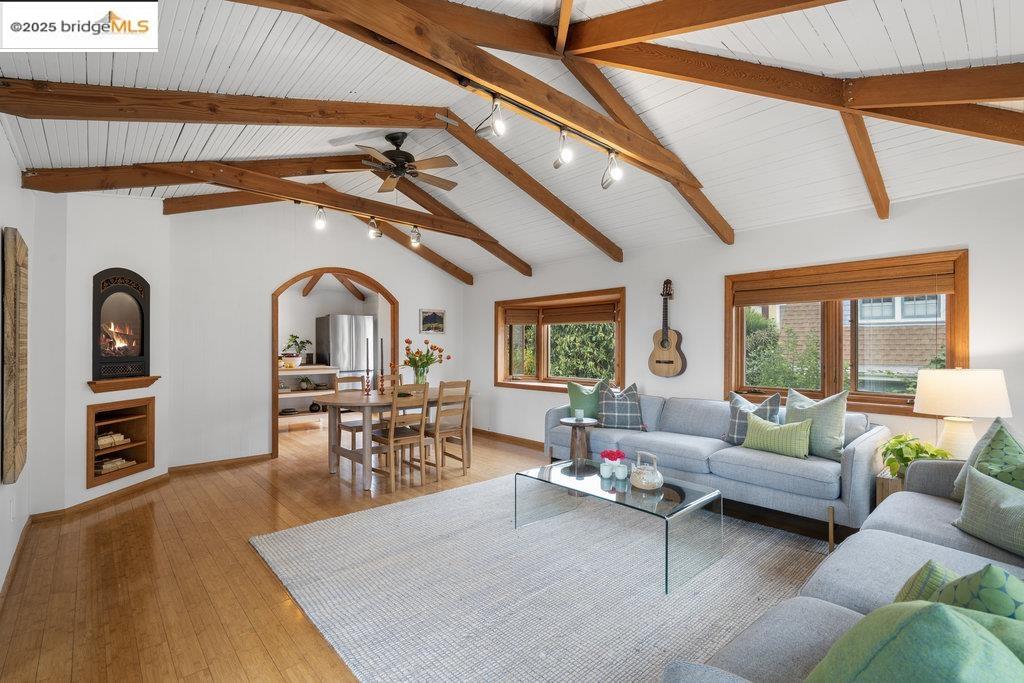2587 Piedmont Avenue, Unit 3 Berkeley, CA 94704 - Photo 5 of 33 a living room with furniture and a window