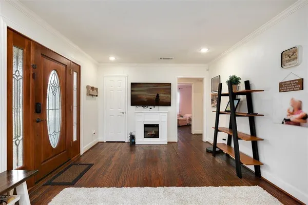 $2,850 | 8515 Glencrest Lane, Dallas, TX 75209