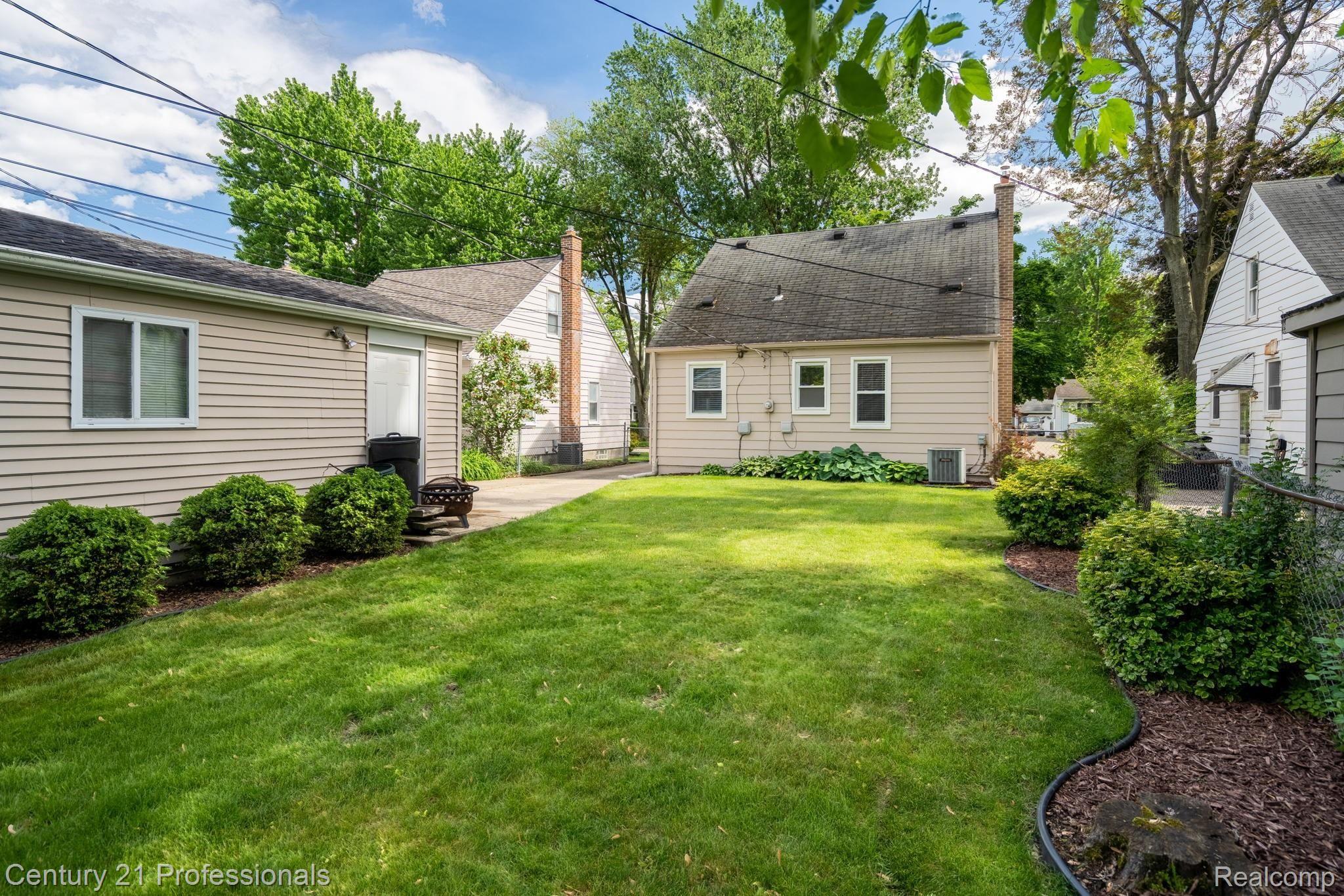 2222 Dorothea Road Berkley, MI 48072 - Photo 30 of 32 30.jpeg
