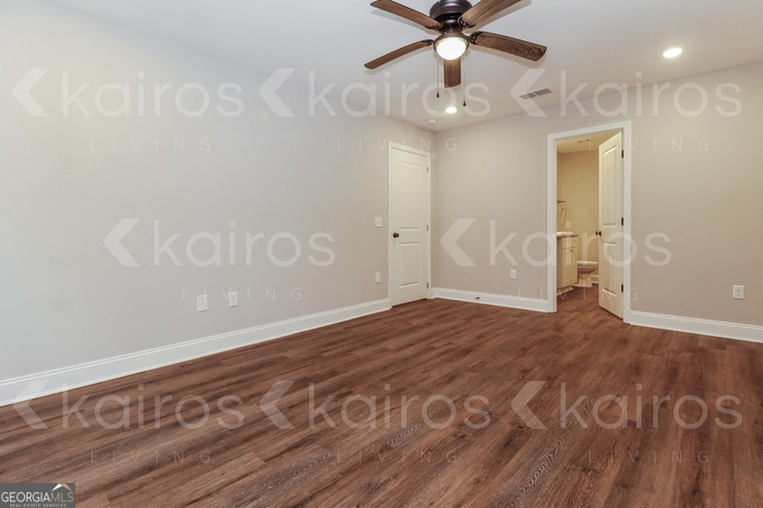 155 Cottage Grove Road Brunswick, GA 31525 - Photo 8 of 16 a view of an empty room and chandelier fan