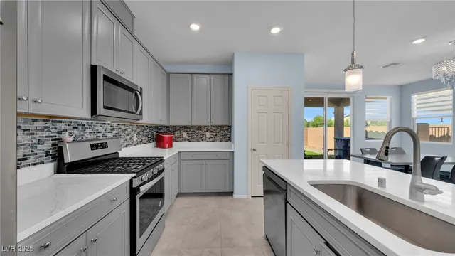 $2,650 | 5827 Casa Branca Street, Las Vegas, NV 89148