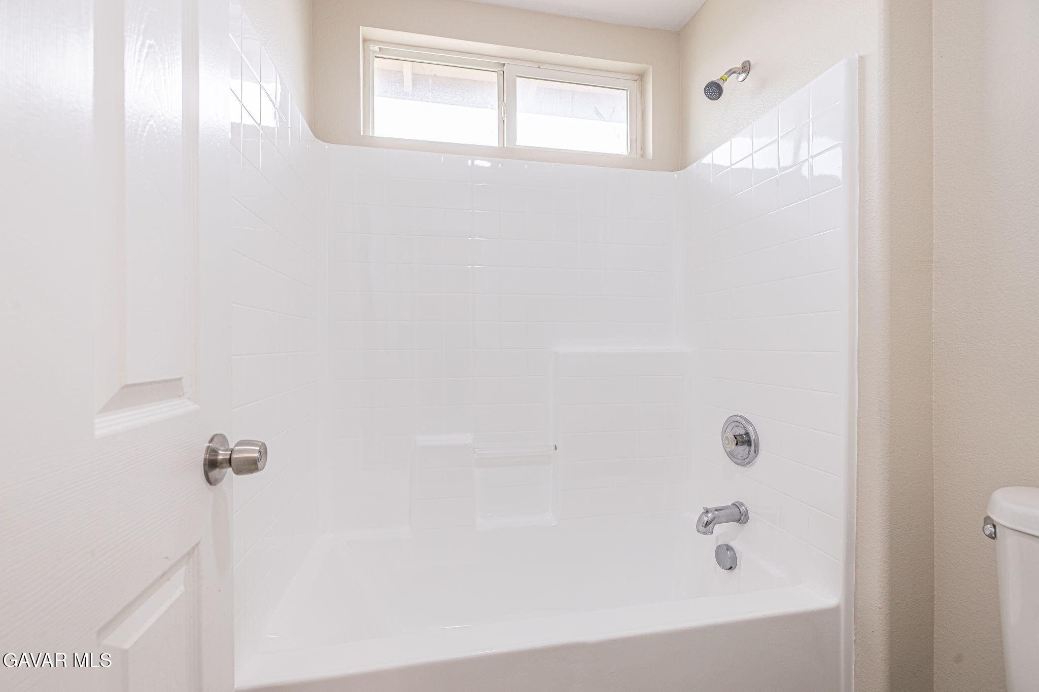 2834 Allessandra Court Lancaster, CA 93535 - Photo 43 of 51 a bathroom with a bathtub