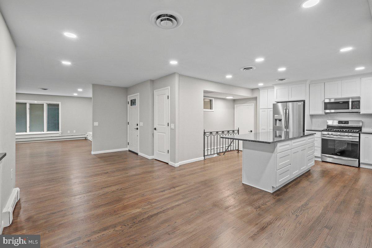 17 Perry Drive Ewing, NJ 08628 - Photo 11 of 45