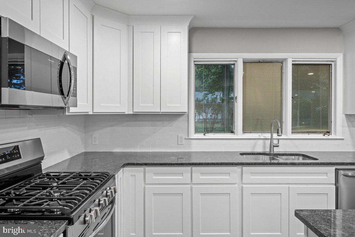 17 Perry Drive Ewing, NJ 08628 - Photo 12 of 45