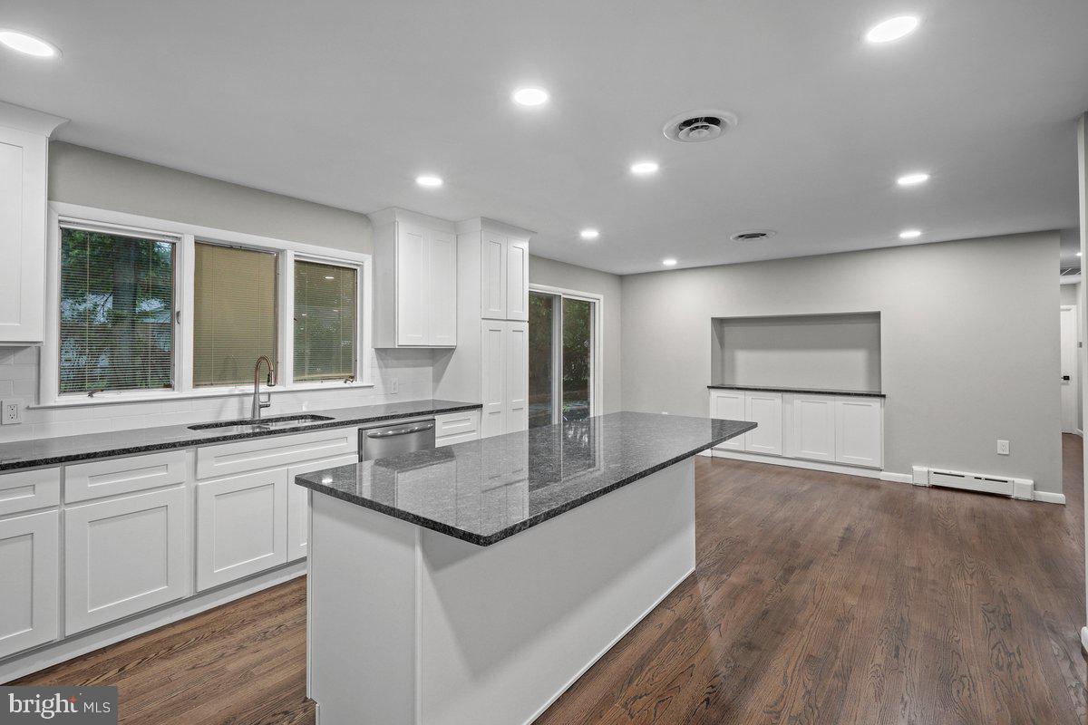 17 Perry Drive Ewing, NJ 08628 - Photo 14 of 45