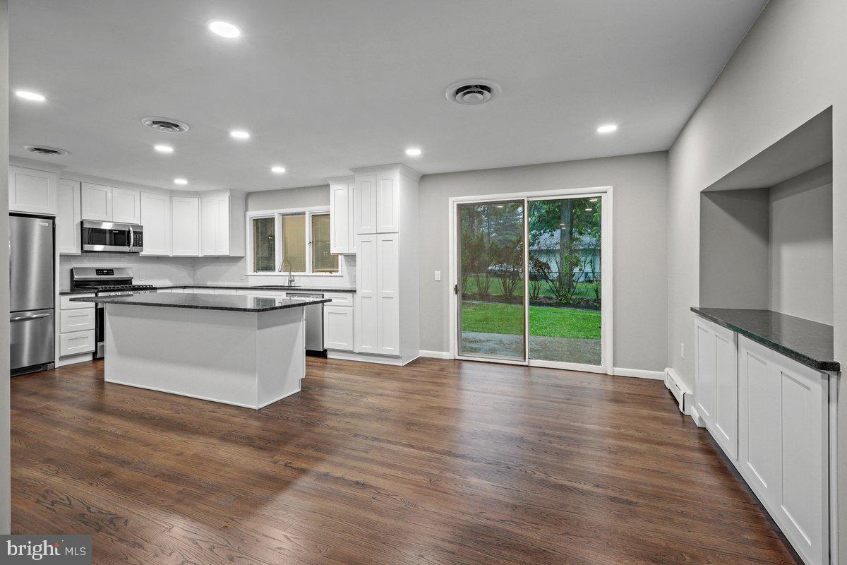 17 Perry Drive Ewing, NJ 08628 - Photo 17 of 45