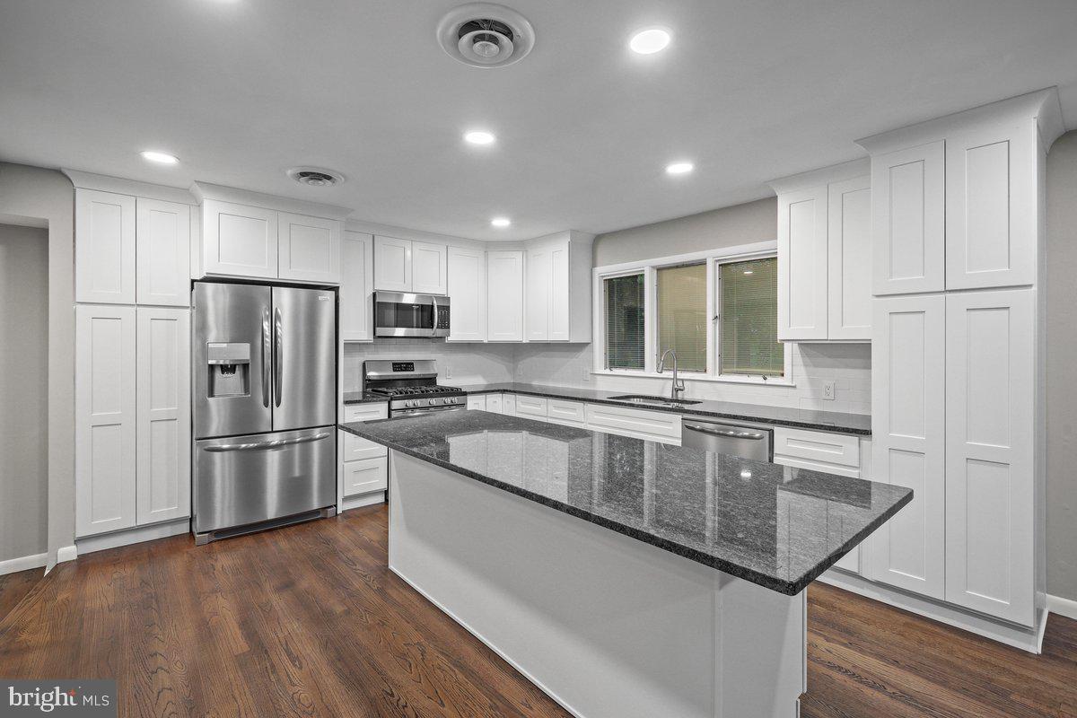 17 Perry Drive Ewing, NJ 08628 - Photo 2 of 45