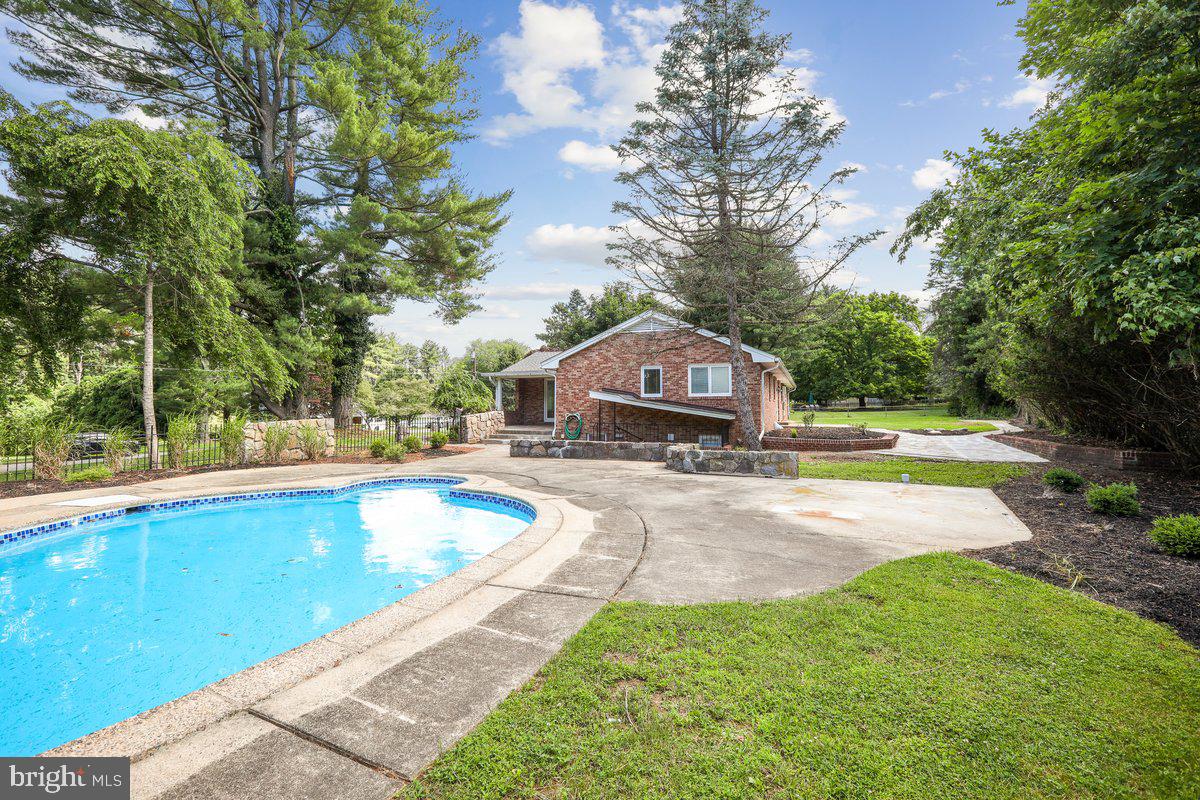 17 Perry Drive Ewing, NJ 08628 - Photo 3 of 45