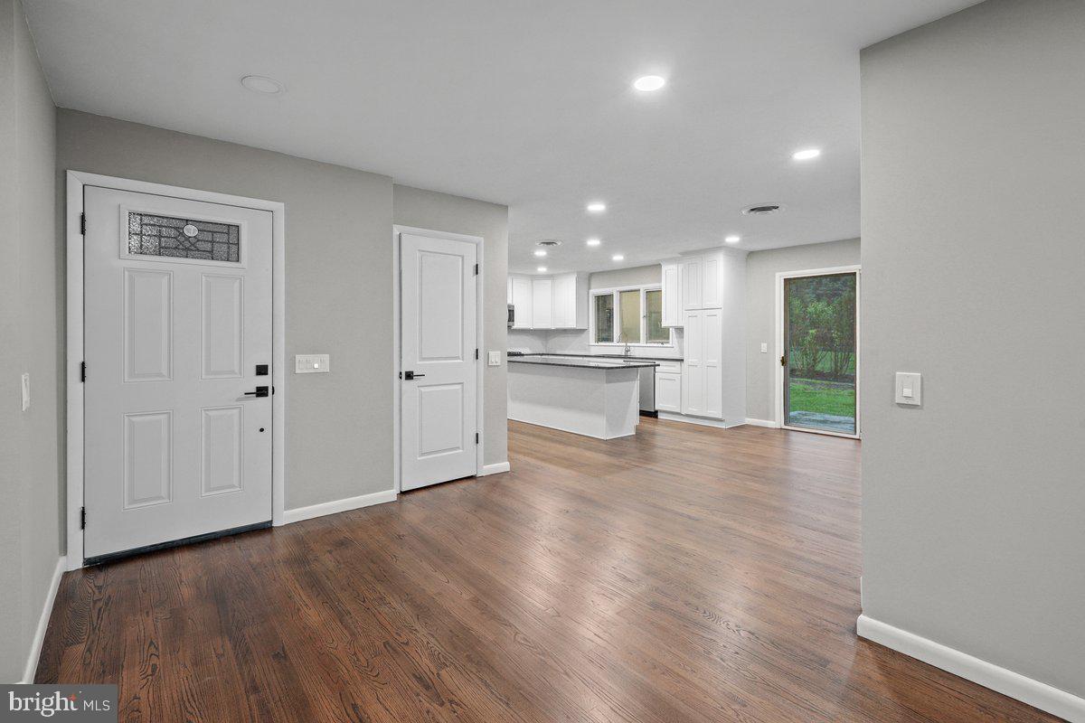 17 Perry Drive Ewing, NJ 08628 - Photo 5 of 45