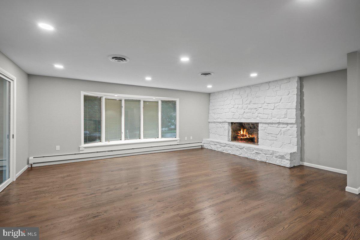 17 Perry Drive Ewing, NJ 08628 - Photo 6 of 45