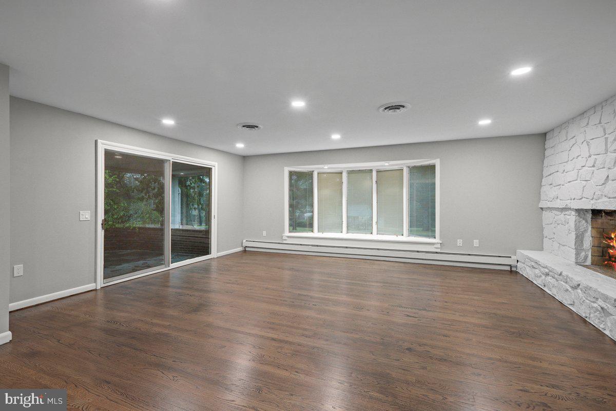 17 Perry Drive Ewing, NJ 08628 - Photo 7 of 45