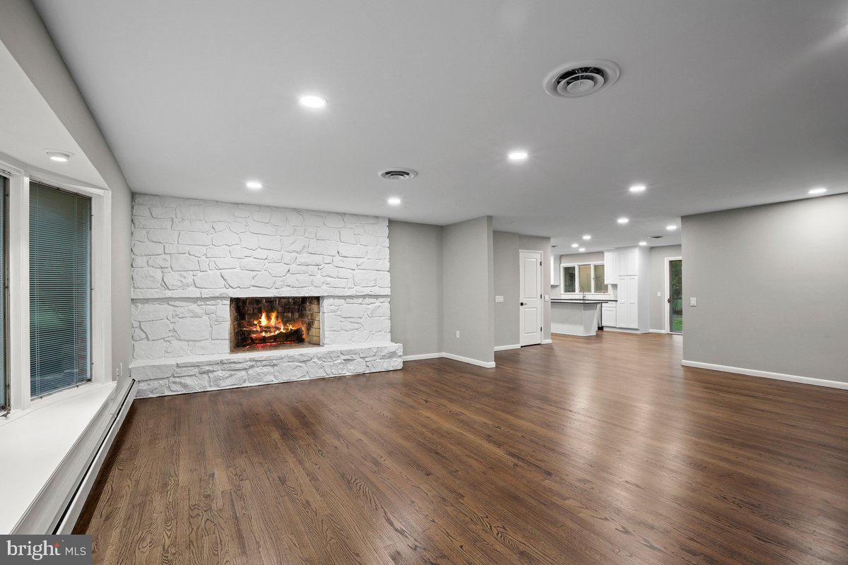 17 Perry Drive Ewing, NJ 08628 - Photo 9 of 45