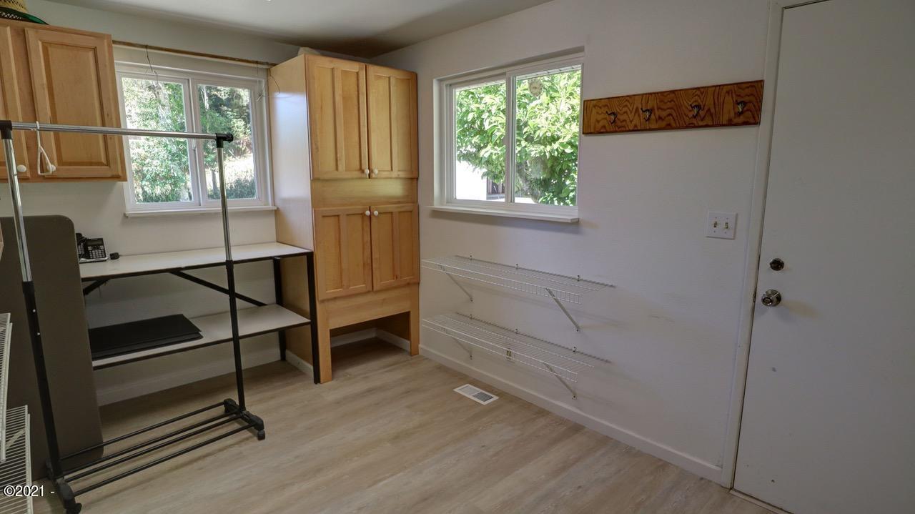 648 Olalla Road Toledo, OR 97391 - Photo 17 of 43 Laundry Room